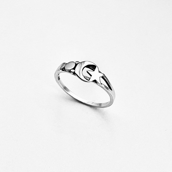 Sterling Silver Small Crescent Moon and Star Ring with Dots, Celestial Rings - Picture 8 of 12
